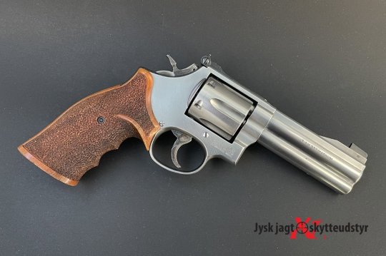 Smith & Wesson 686 (686-4)- Cal.38Spl/357Mag 