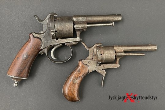 2 Antikke belgiske revolvere