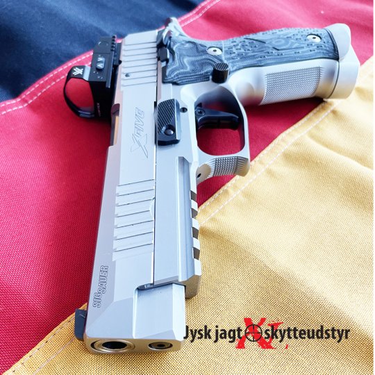 Sig Sauer P226 X-Five Supermatch + Rødpunktsigte - Cal. 9mm