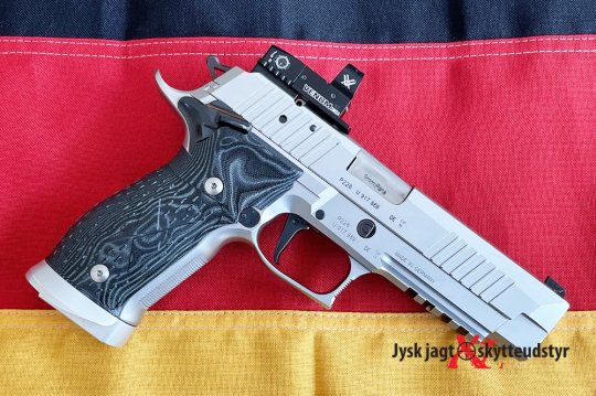 Sig Sauer P226 X-Five Supermatch + Rødpunktsigte - Cal. 9mm