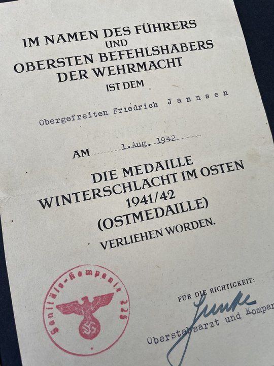  Tildelings lot - Urkunden + Kriegsverdienstkreuz 2. Klasse 1939 mit Schwertern + Ostmedaille, Winterschlacht im Osten + Feldspange