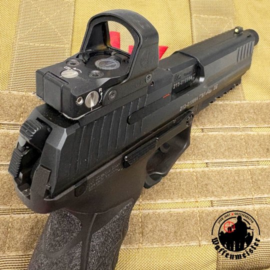 Heckler & Koch P30L - cal. 9mm ( Med leupol r&oslash;dpunktsigte m.m.)